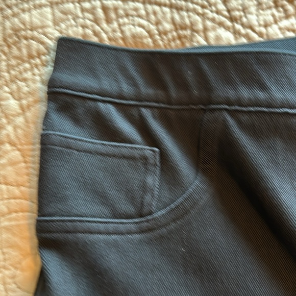 SPANX Pull-On Capri Jeans - Picture 10 of 11